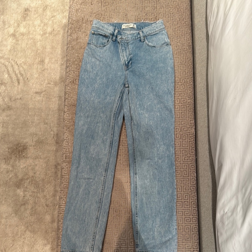 Abercrombie & Fitch the 90s straight ultra high rise 25 short. Crossover jeans